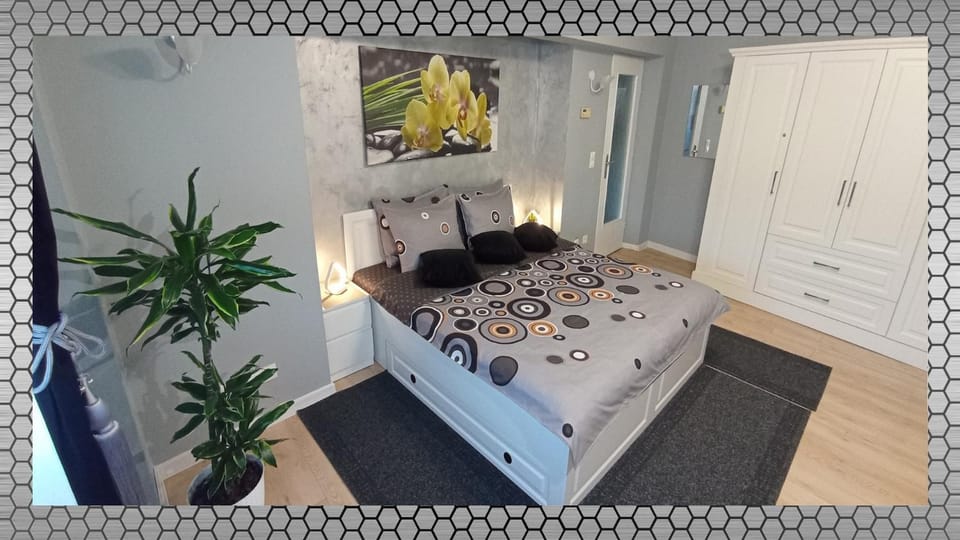 Bed, Photo of the whole room, Bedroom, wardrobe