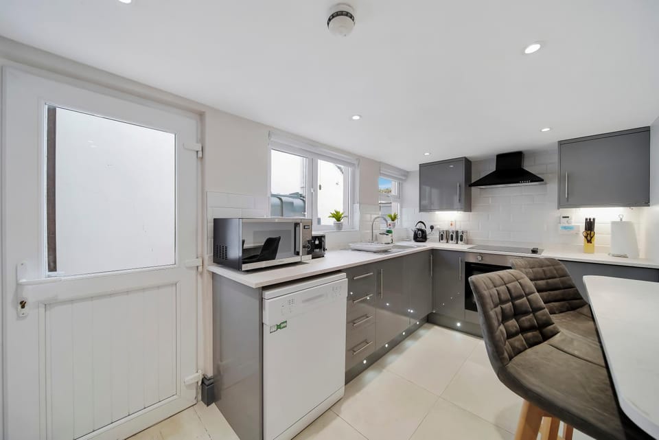 Magee Town House 'Sleeping 8 guests' Villa in Londonderry