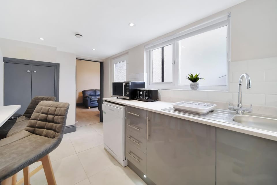 Magee Town House 'Sleeping 8 guests' Villa in Londonderry