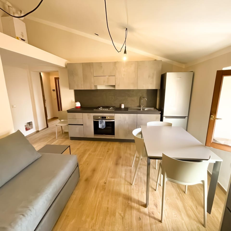 TV and multimedia, Kitchen or kitchenette, Seating area, Dining area, minibar, oven, stove