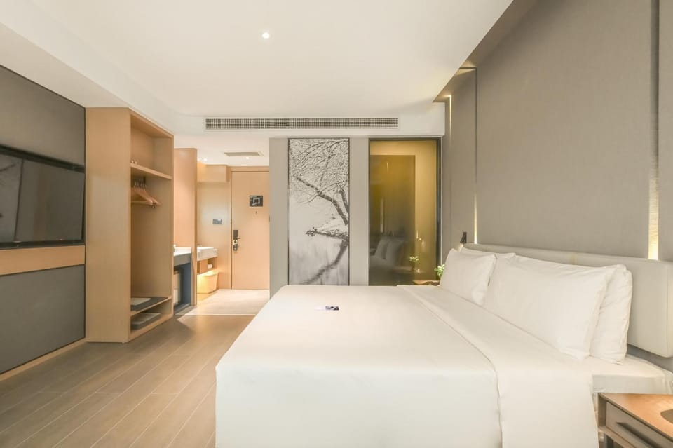 Bed, Photo of the whole room, Bedroom, air conditioner