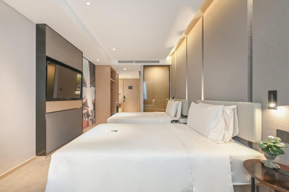 Bed, Photo of the whole room, Bedroom