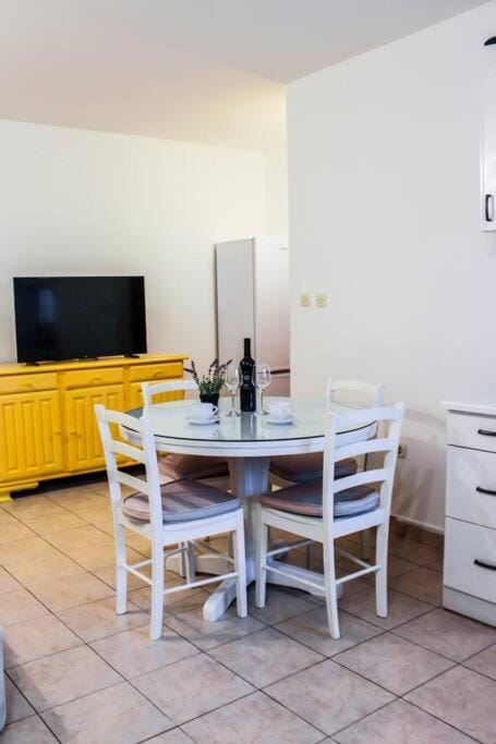 Quiet countryside house with a swimming pool Apartment in Šibenik-Knin County, Croatia
