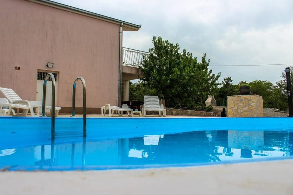 Quiet countryside house with a swimming pool Apartment in Šibenik-Knin County, Croatia