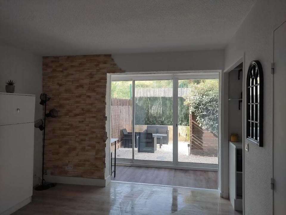 Charmant studio lumineux avec piscine CLIMATISATION Apartment in Fréjus