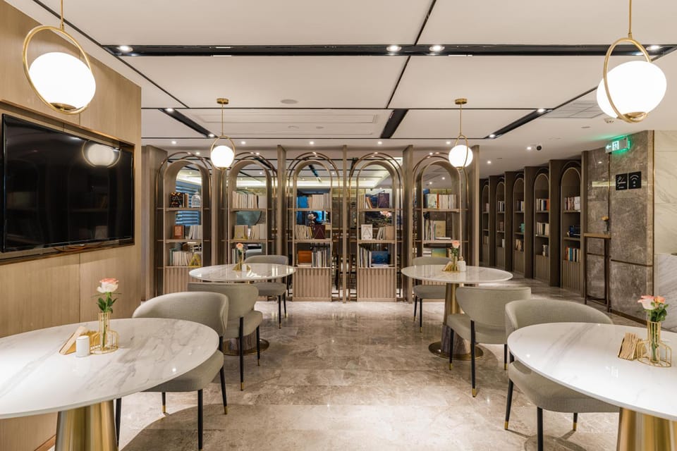 Restaurant/places to eat, Seating area