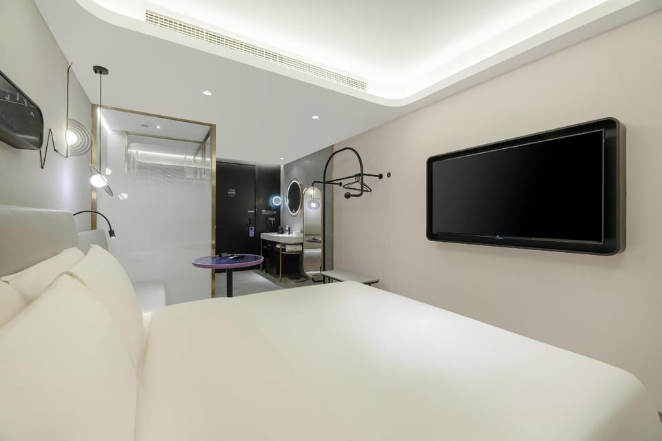 Bed, TV and multimedia