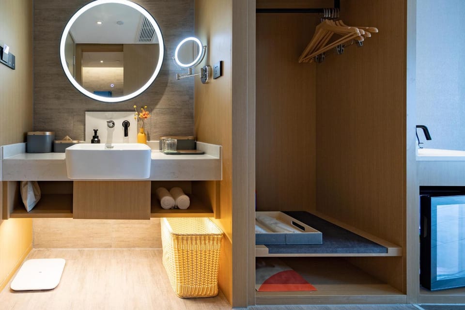Bathroom, towels