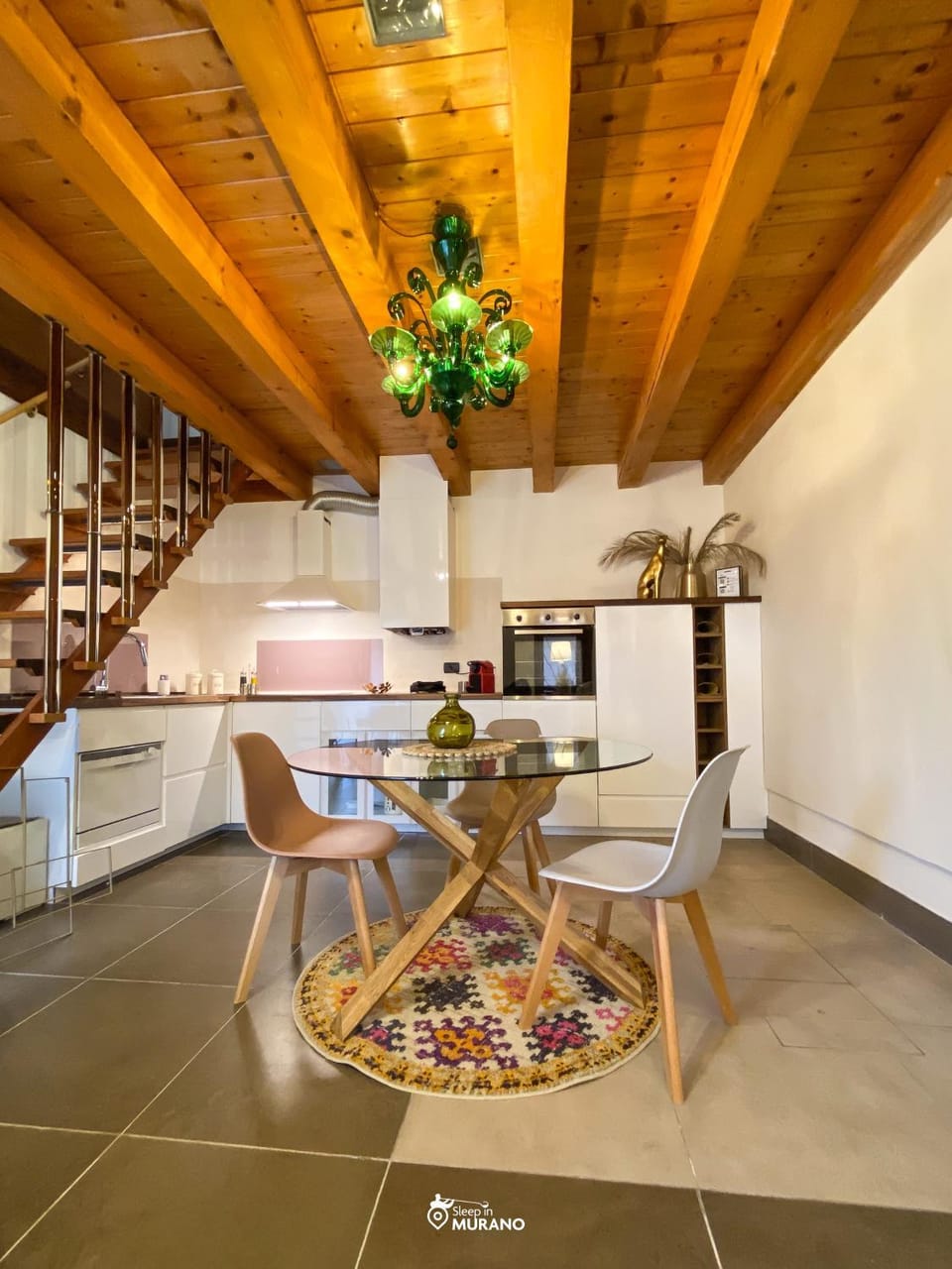 Kitchen or kitchenette, Seating area, Dining area