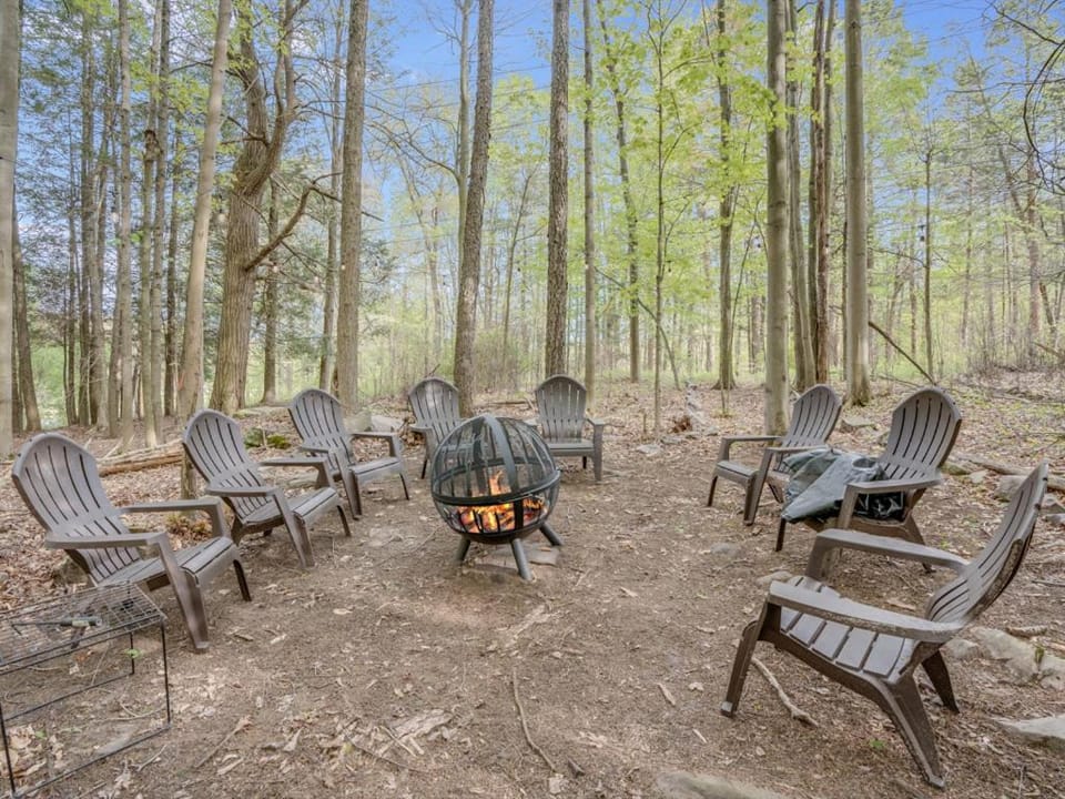 Elmwood Elmwood Escape A Cozy Retreat at The Hideout House in Lake Ariel