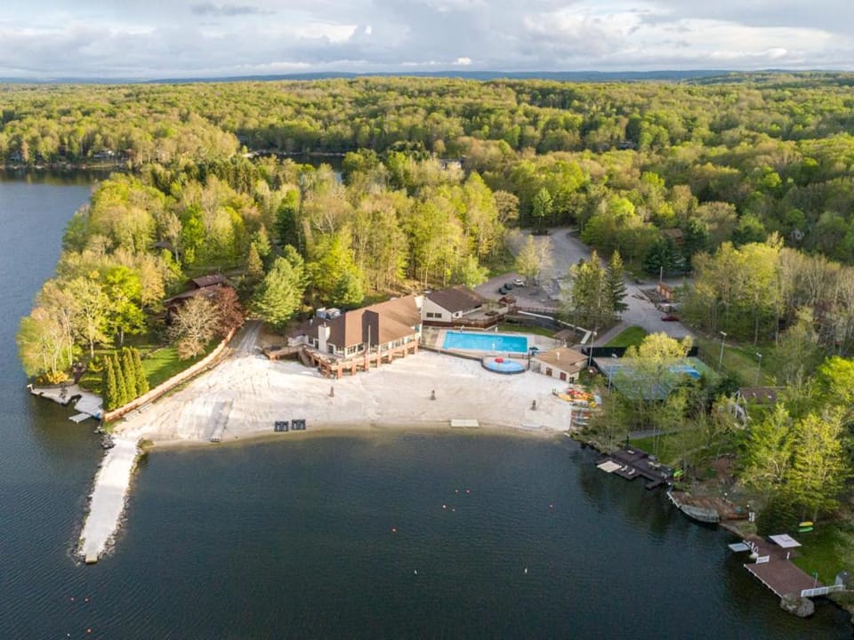 Elmwood Elmwood Escape A Cozy Retreat at The Hideout House in Lake Ariel