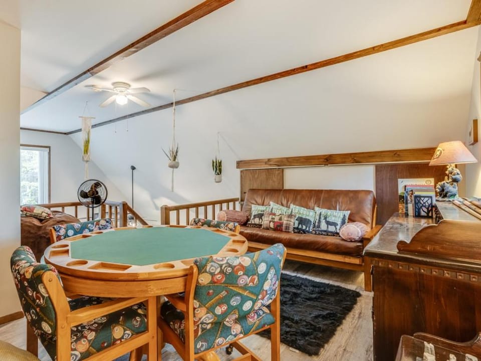 Elmwood Elmwood Escape A Cozy Retreat at The Hideout House in Lake Ariel