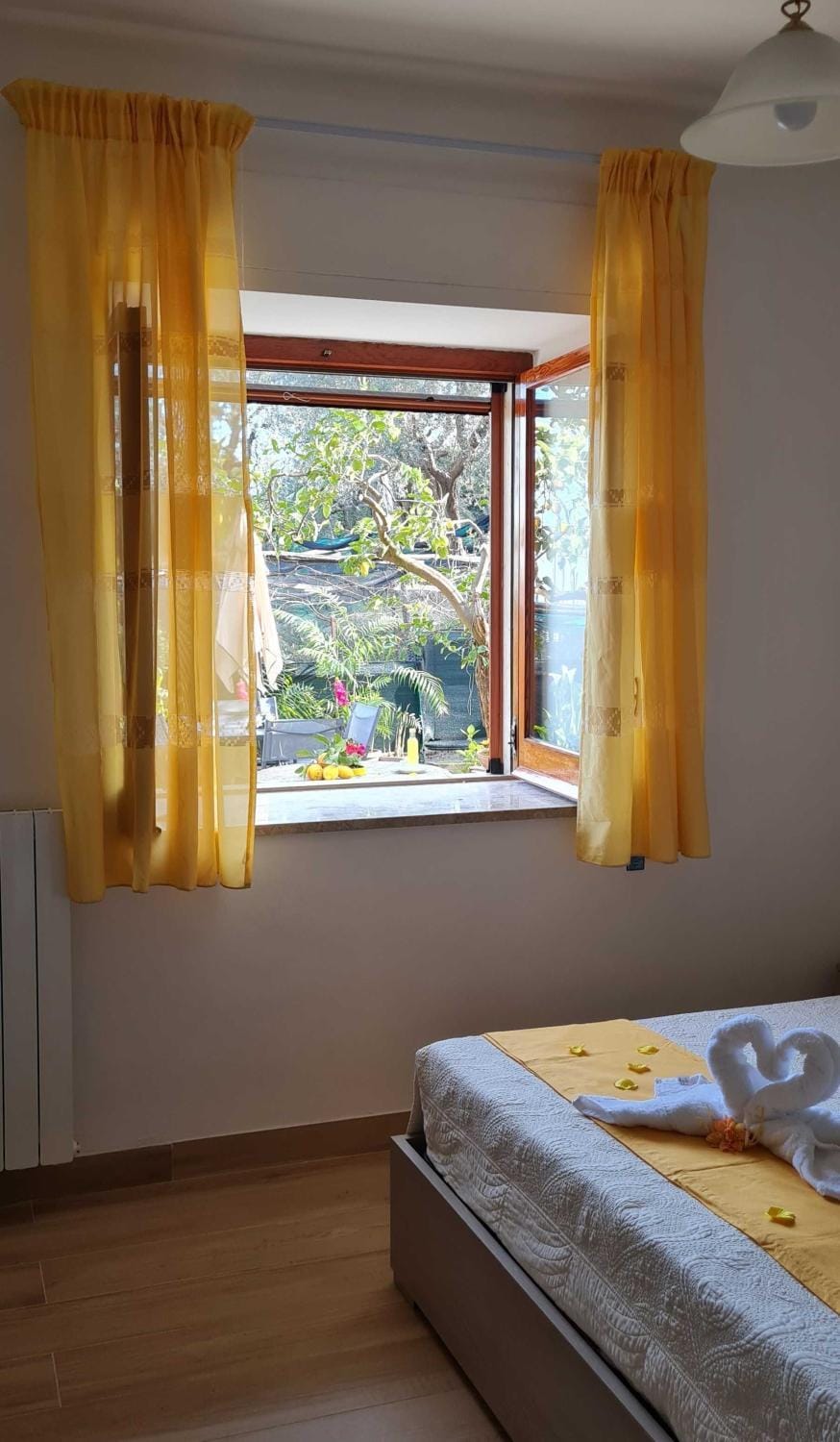 Bed, Photo of the whole room, Bedroom, Garden view, Street view, internet