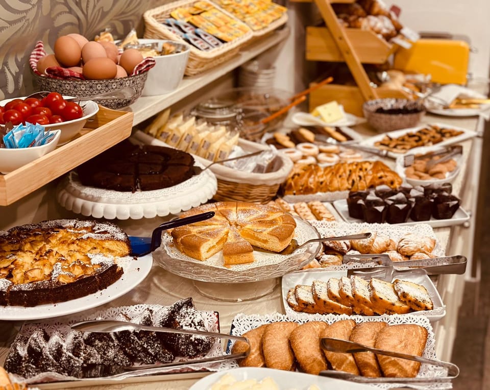 Food and drinks, Food, Breakfast, Continental breakfast, Buffet breakfast