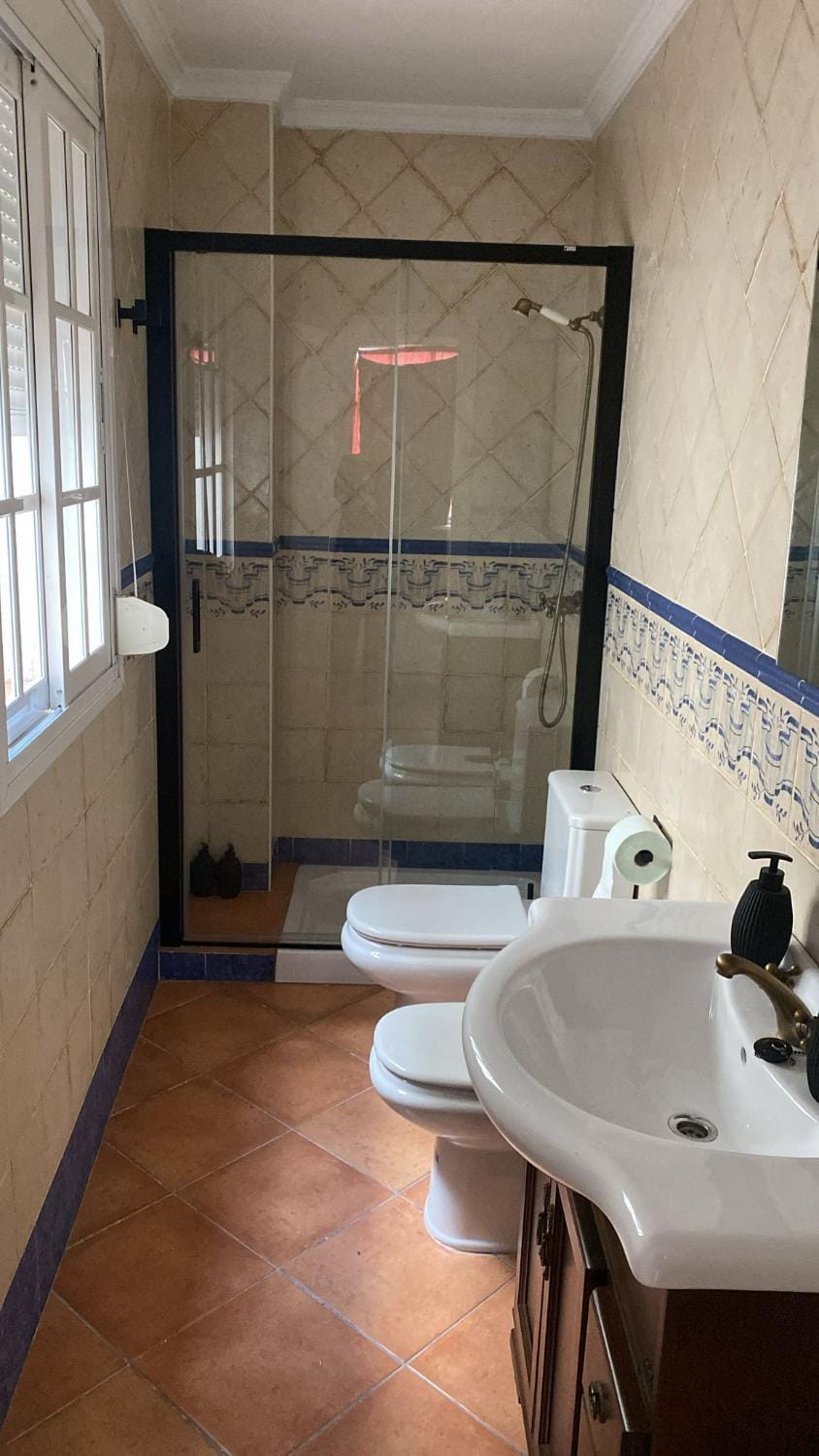 Shower, Toilet, Bath