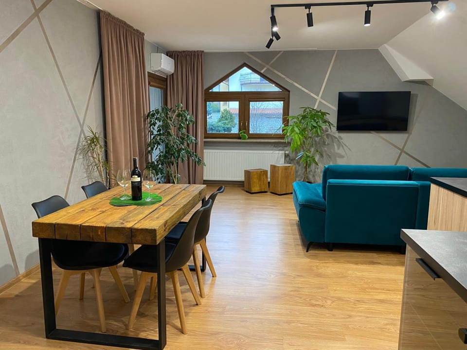 Living room, Seating area, Dining area