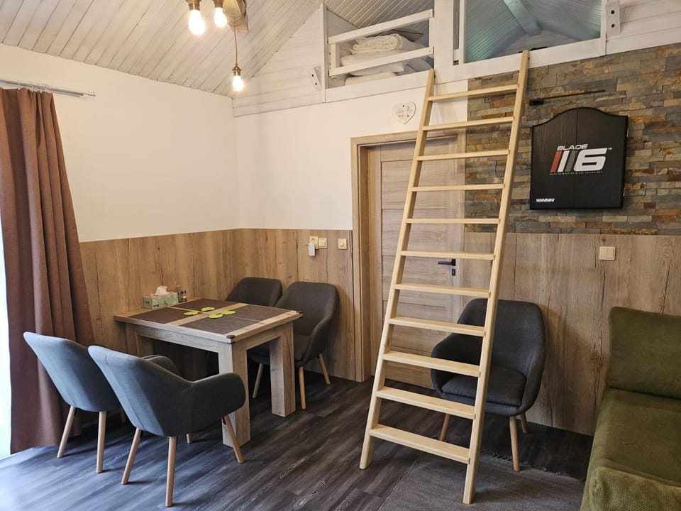 Seating area, Dining area