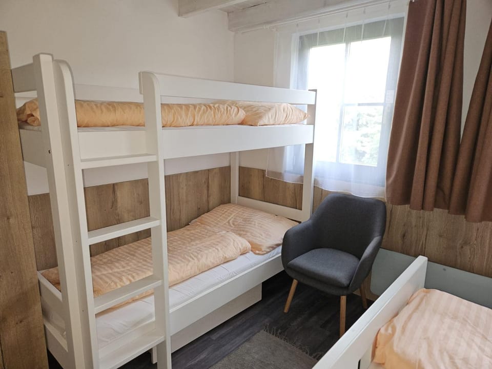 Bed, Bedroom, bunk bed