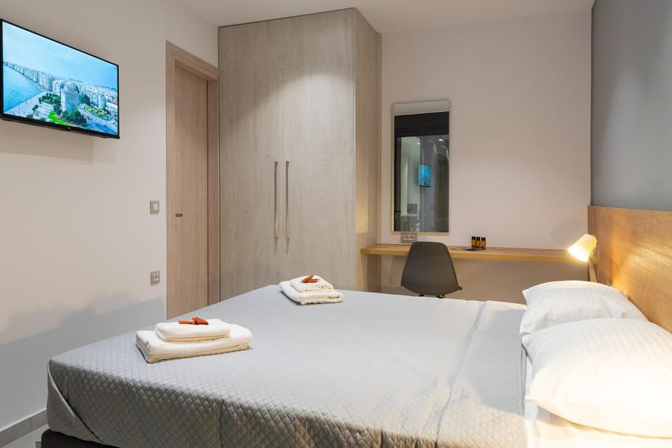 Photo of the whole room, Bedroom