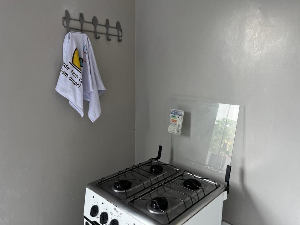 Kitchen or kitchenette, pet friendly, stove