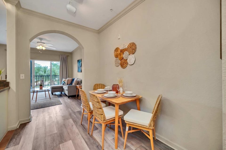 Bright 3BR Condo With Pool, Close to Disney! House in Four Corners