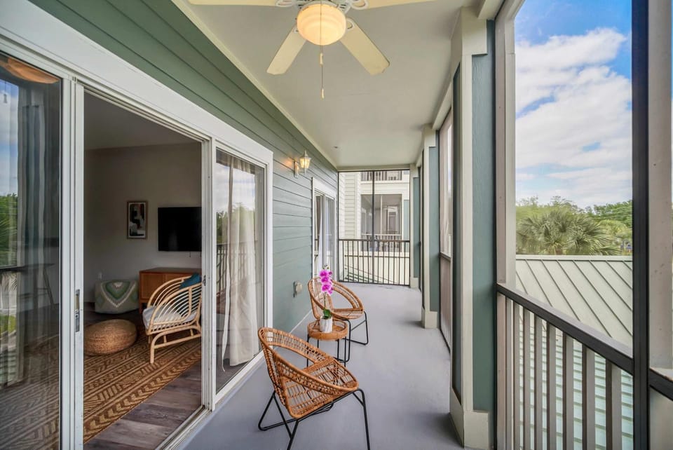 Bright 3BR Condo With Pool, Close to Disney! House in Four Corners