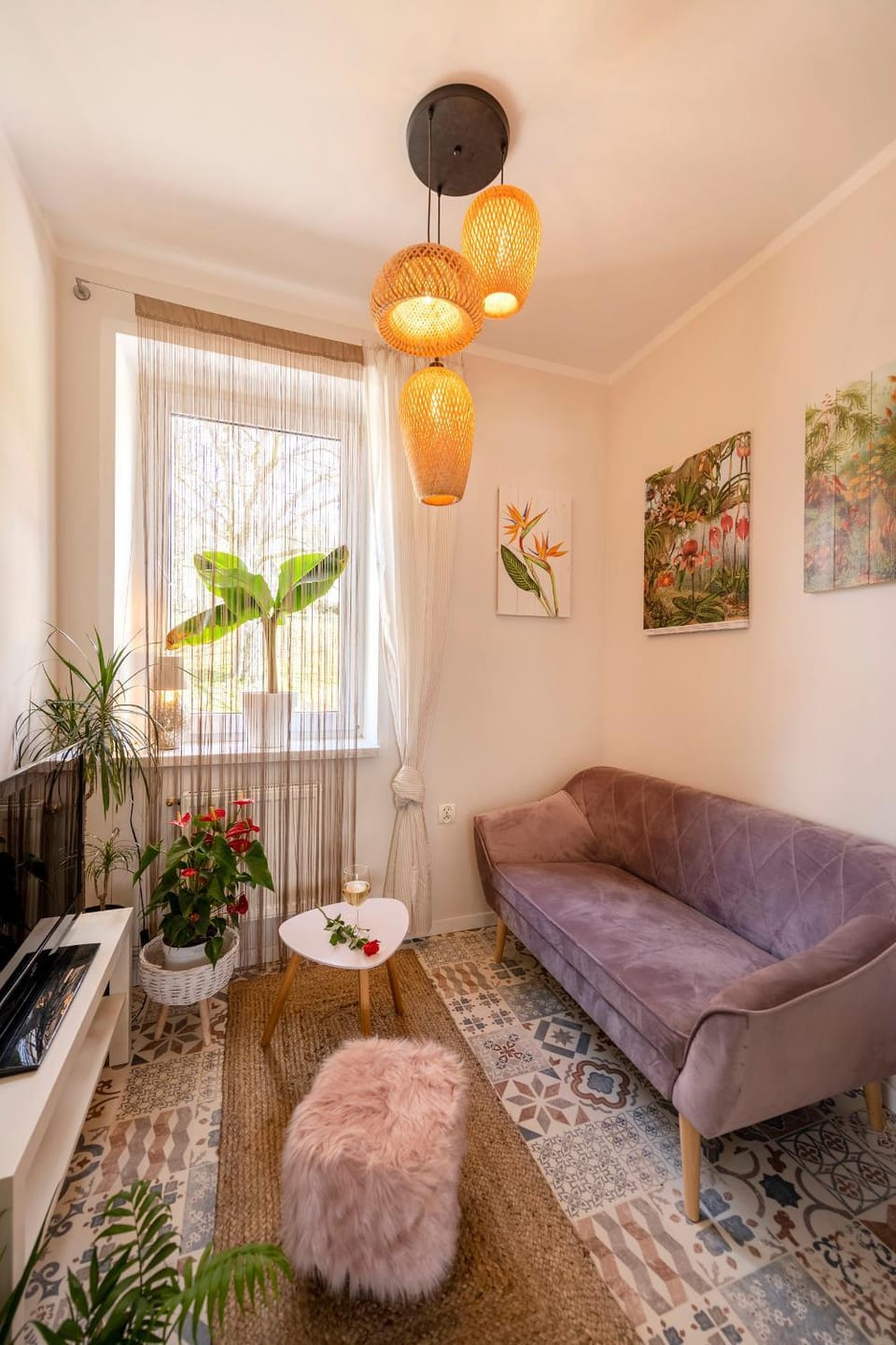 TV and multimedia, Seating area