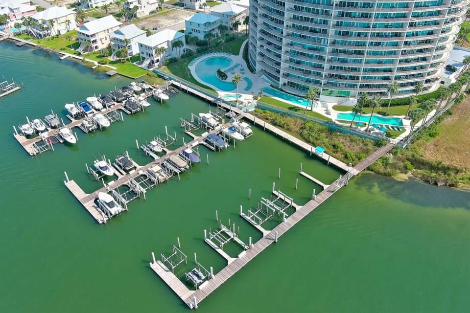 Property building, Activities, Bird's eye view, Lake view, River view