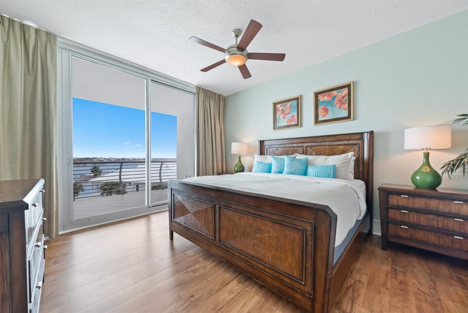 Bella Luna 407-Luxury Condo-Sleeps 8-Walk to Flora-Bama-2 King Beds-Flora-Bama Apartment in Ono Island