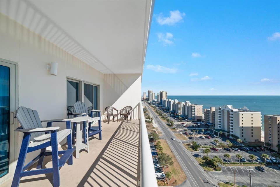 Crystal Tower 1408 Beachside Pool-Lazy River-Super Views-Free Beach Service Apartment in West Beach