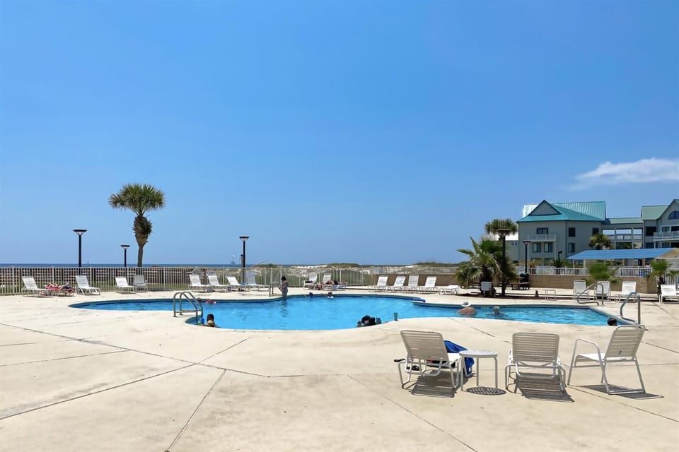 Plantation Dunes unit 5615-Beachfront Luxury- Kiva Dunes Golf-Onsite Sports Bar Apartment in Alabama