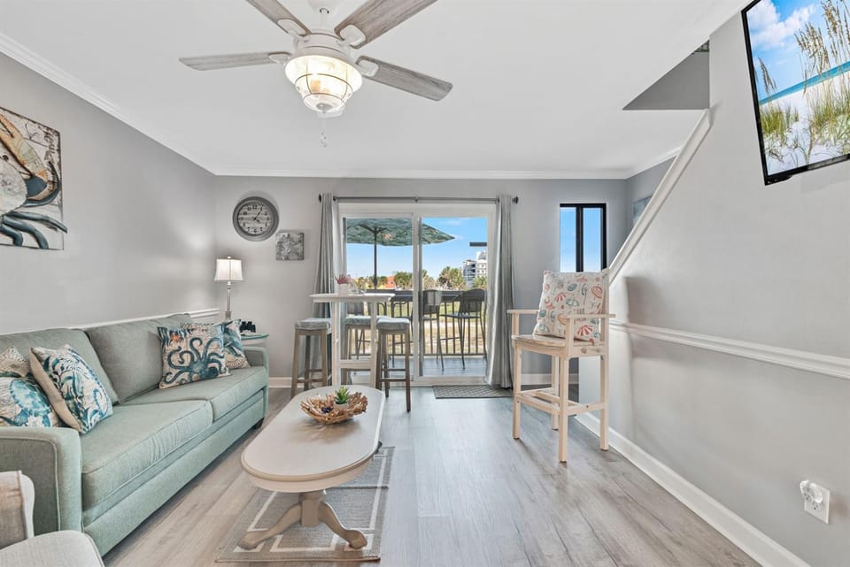 South Winds 2-Updated Condo-Beach views-Walk to Hangout-FREE PARKING Apartment in West Beach