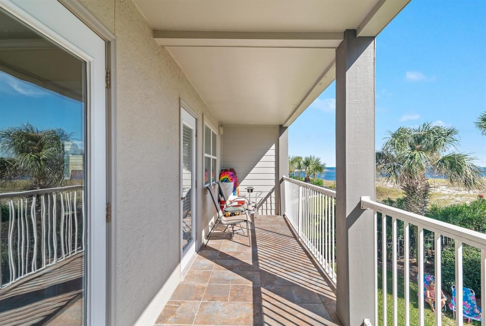 Summer Breeze 25 Cozy 2-Bedroom 2-Bathroom Beachfront Condo Apartment in Orange Beach