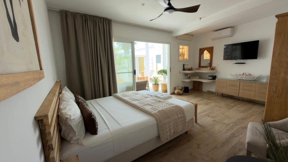 Bed, TV and multimedia, Photo of the whole room, Bedroom, air conditioner