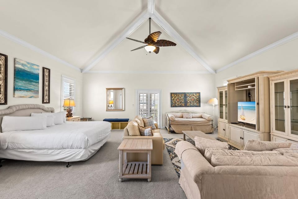 Bed, Day, Living room, Seating area, furniture