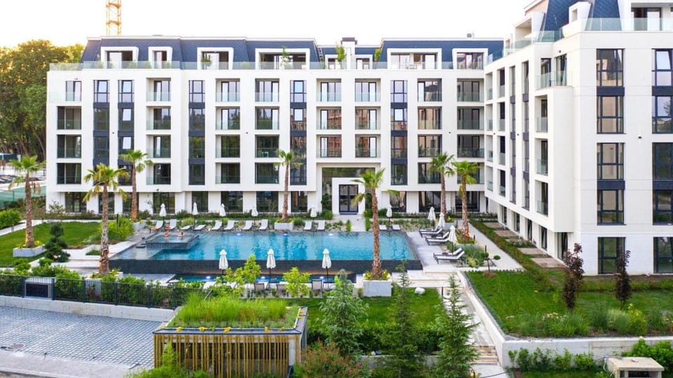 Property building, Swimming pool