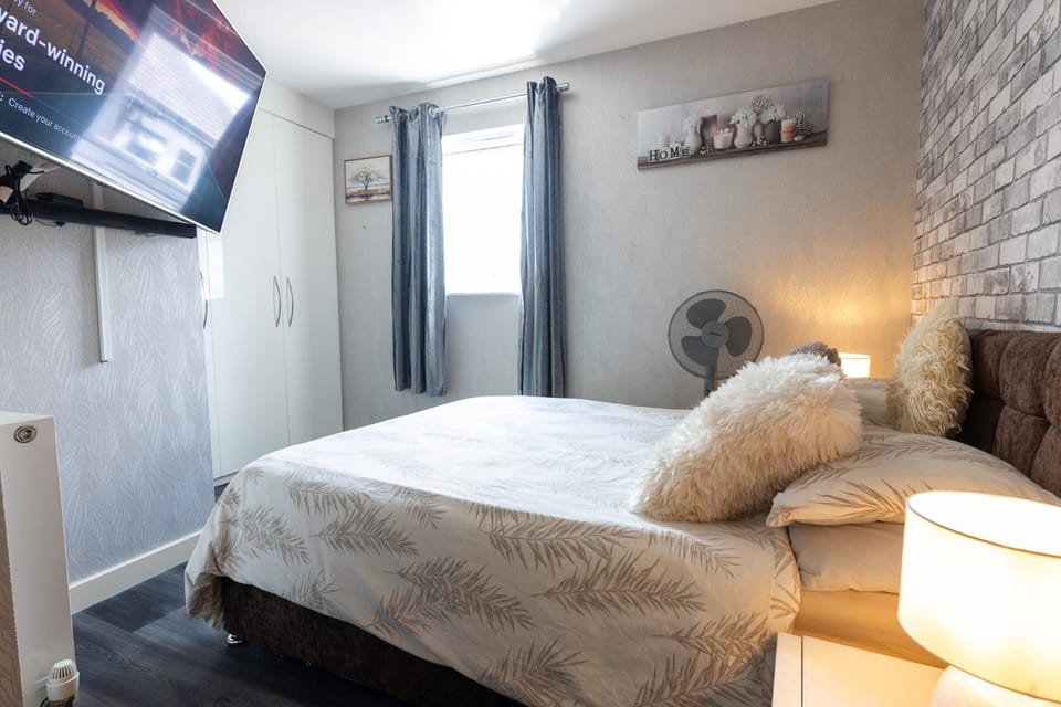 Bed, Photo of the whole room, Bedroom