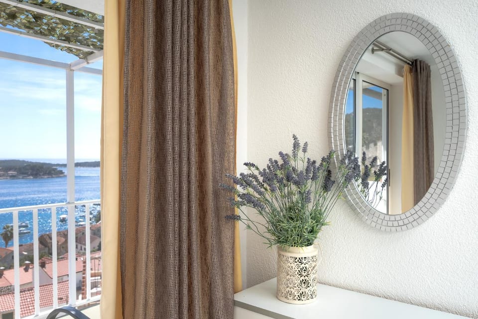 Decorative detail, Sea view