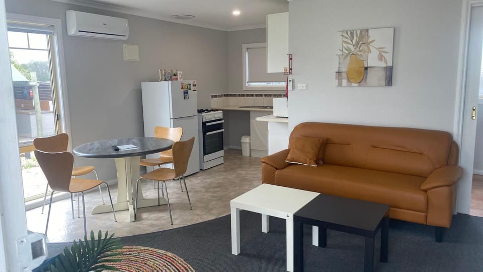 Kitchen or kitchenette, Seating area