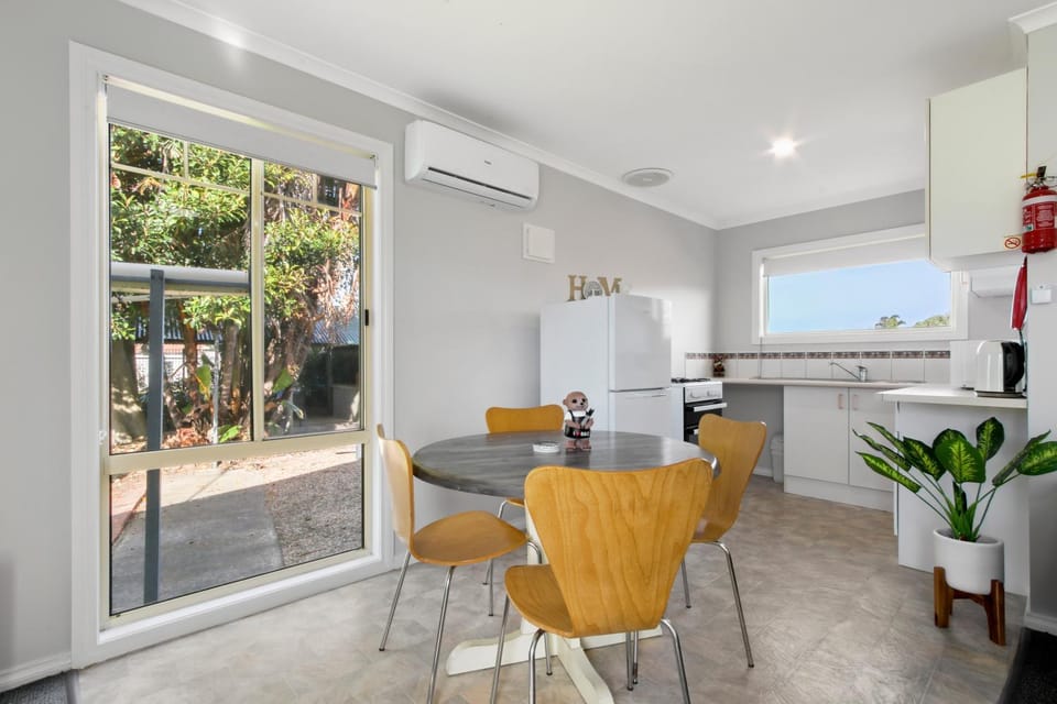 Dining area, kitchen