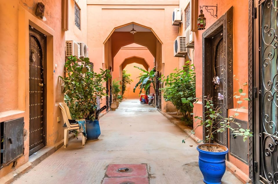 Facade/entrance, Neighbourhood, Street view