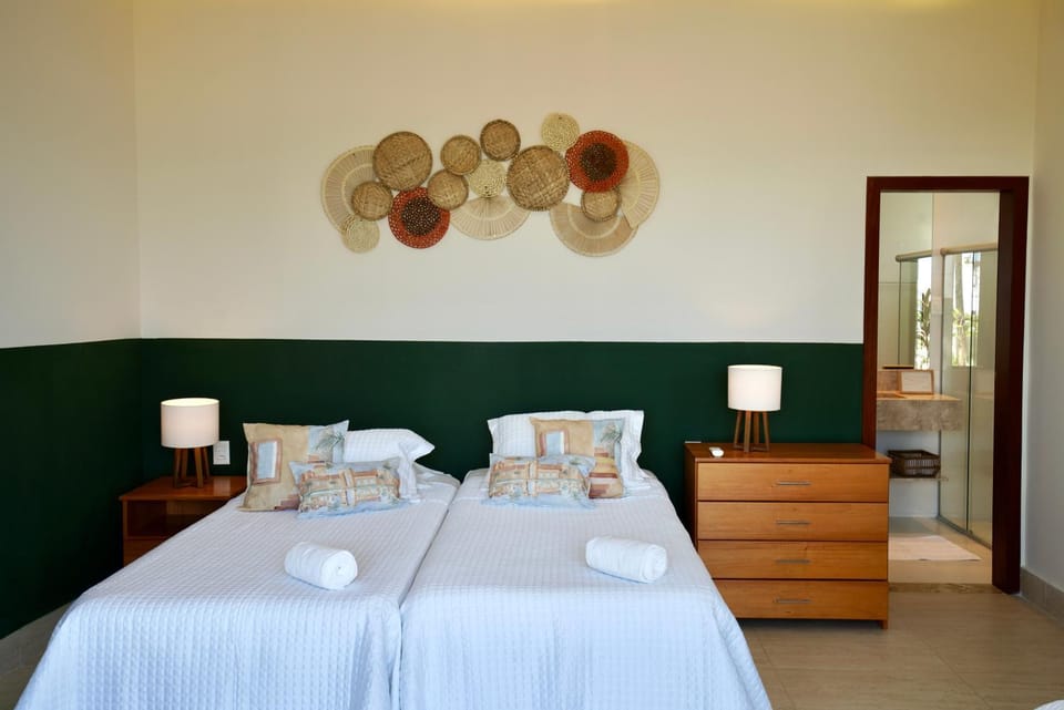 Bed, Bedroom, towels, air conditioner