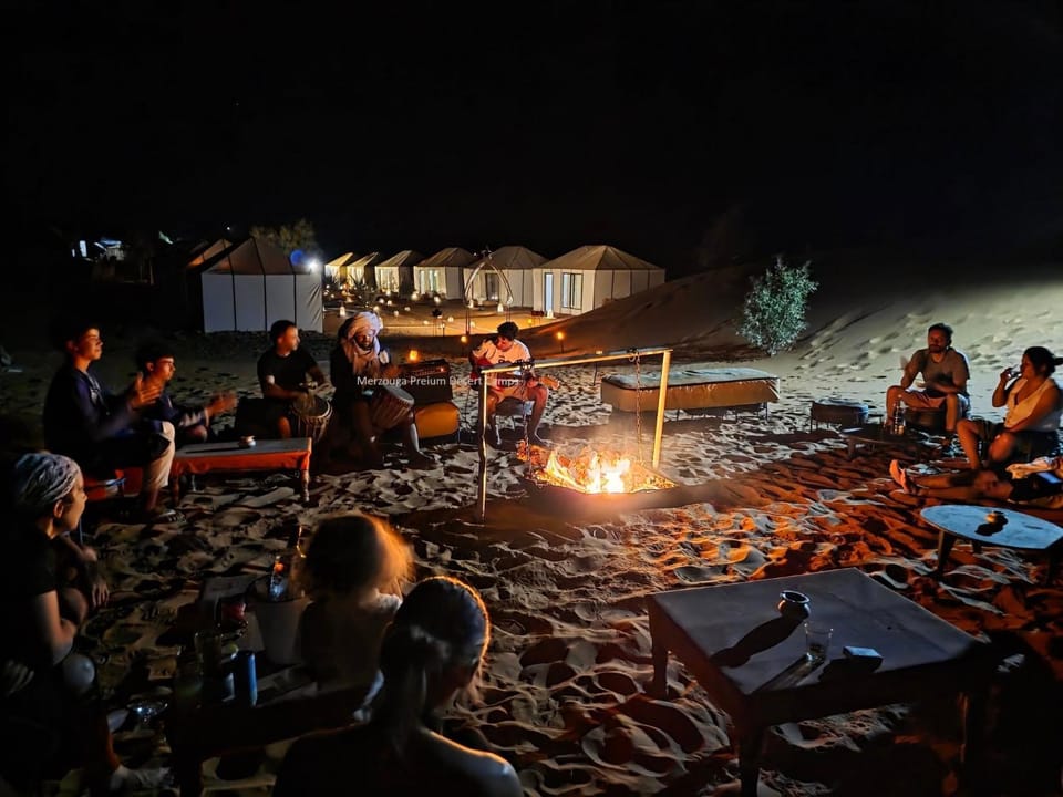 Property building, Evening entertainment, Evening entertainment, Entertainment, Entertainment, fireplace