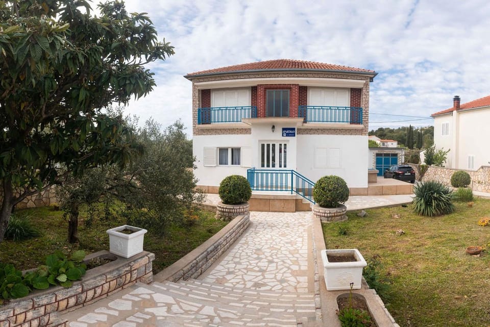 Patio, Facade/entrance