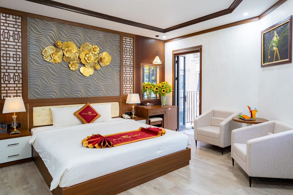 View (from property/room), Balcony/Terrace, Bedroom, Street view, Street view, Quiet street view