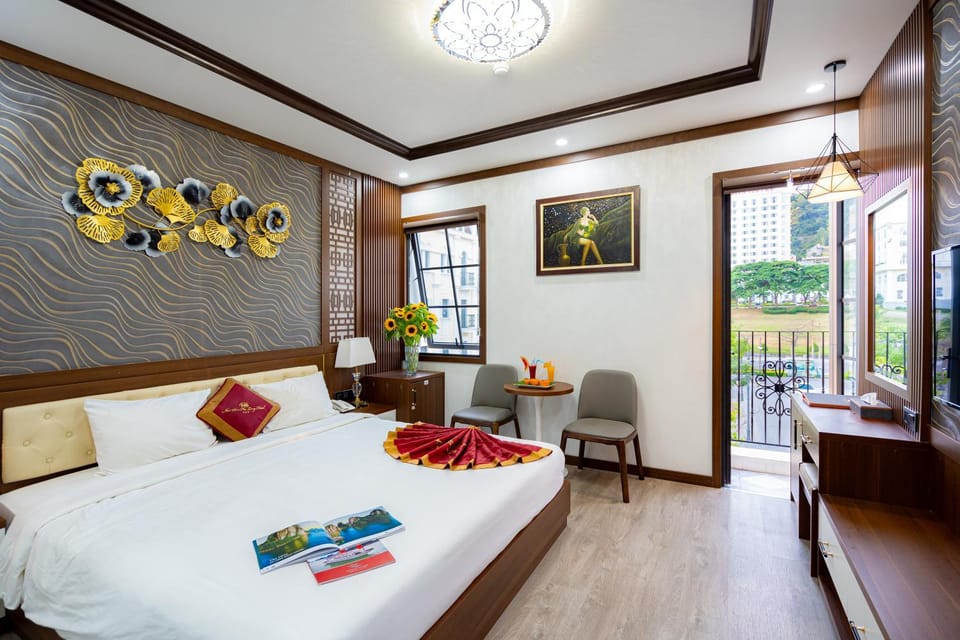 View (from property/room), Balcony/Terrace, City view, City view, Quiet street view
