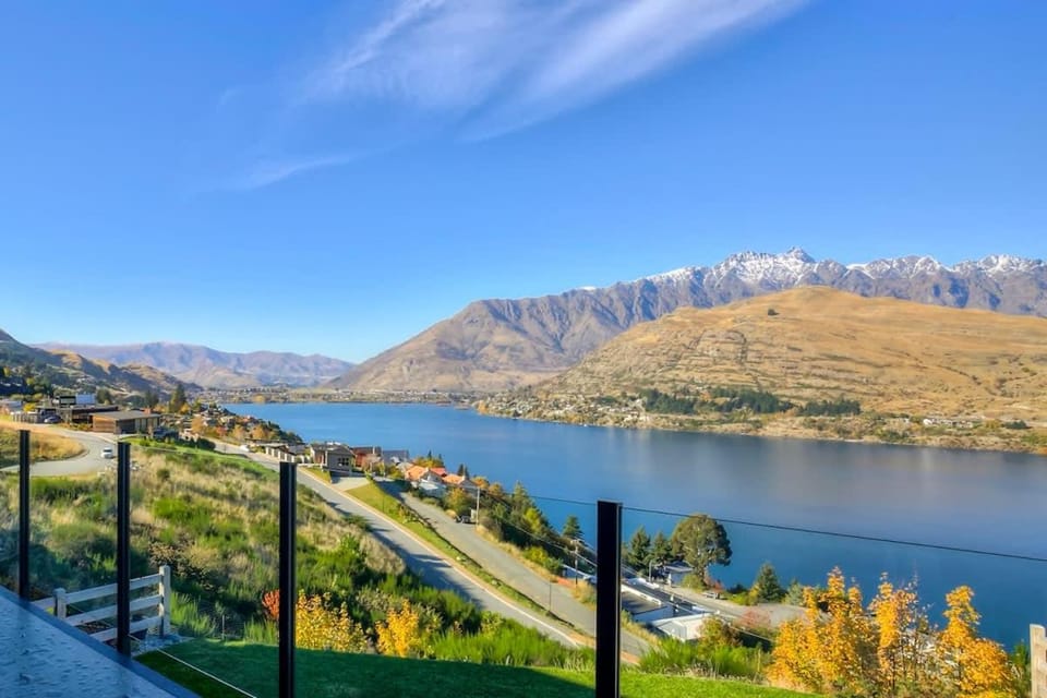 Ultimate Heights Queenstown Jaw-dropping views and Hot Tub House in Queenstown