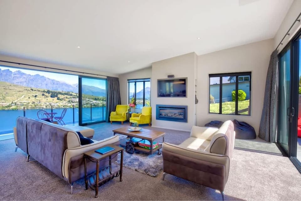Ultimate Heights Queenstown Jaw-dropping views and Hot Tub House in Queenstown