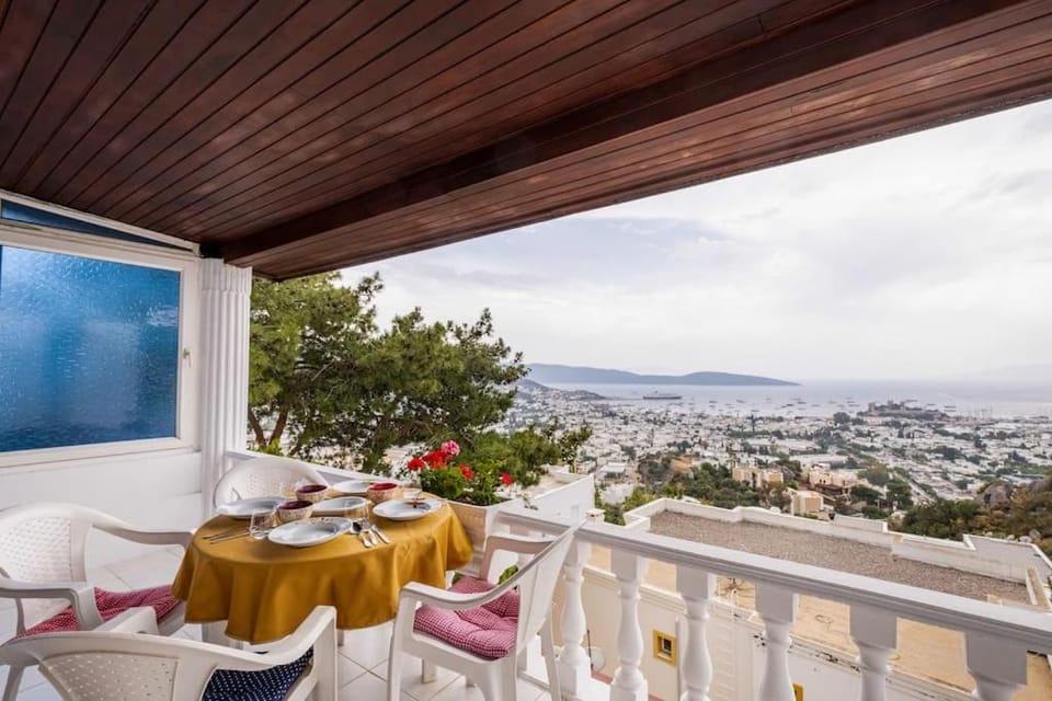 BODRUM BURCU VILLA , Magnificent Sea View, Cozy, Free Otopark, Free Wifi Villa in Bodrum