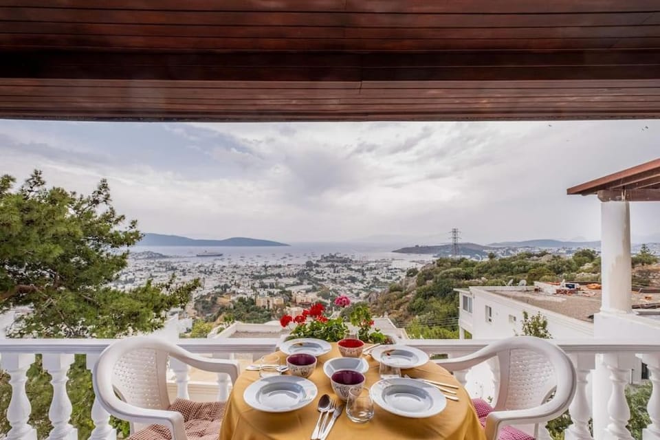 BODRUM BURCU VILLA , Magnificent Sea View, Cozy, Free Otopark, Free Wifi Villa in Bodrum